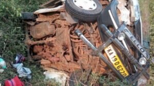 ಕಡಬದಲ್ಲಿ ಕಾರು ಪಲ್ಟಿ